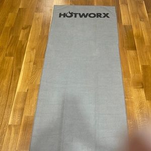 Hotworx yoga towel used 1 time. Washed